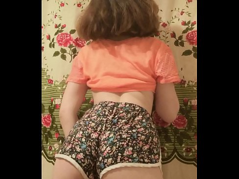 ❤️ 性感的年轻宝贝在镜头前脱下她的短裤 ❌ at zh-cn.zoomporno.ru❌️❤